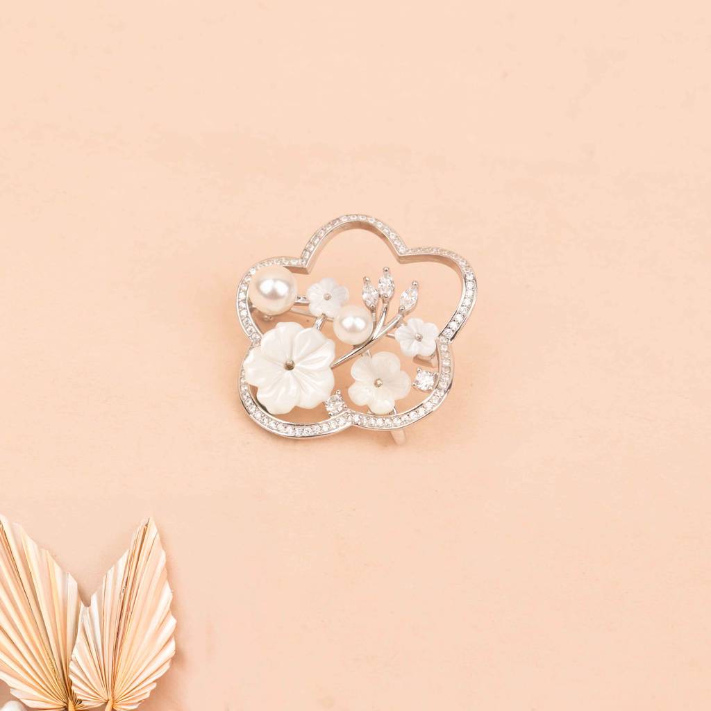 Adya Flora Pearl Brooch Cum Pendant : SRK1001