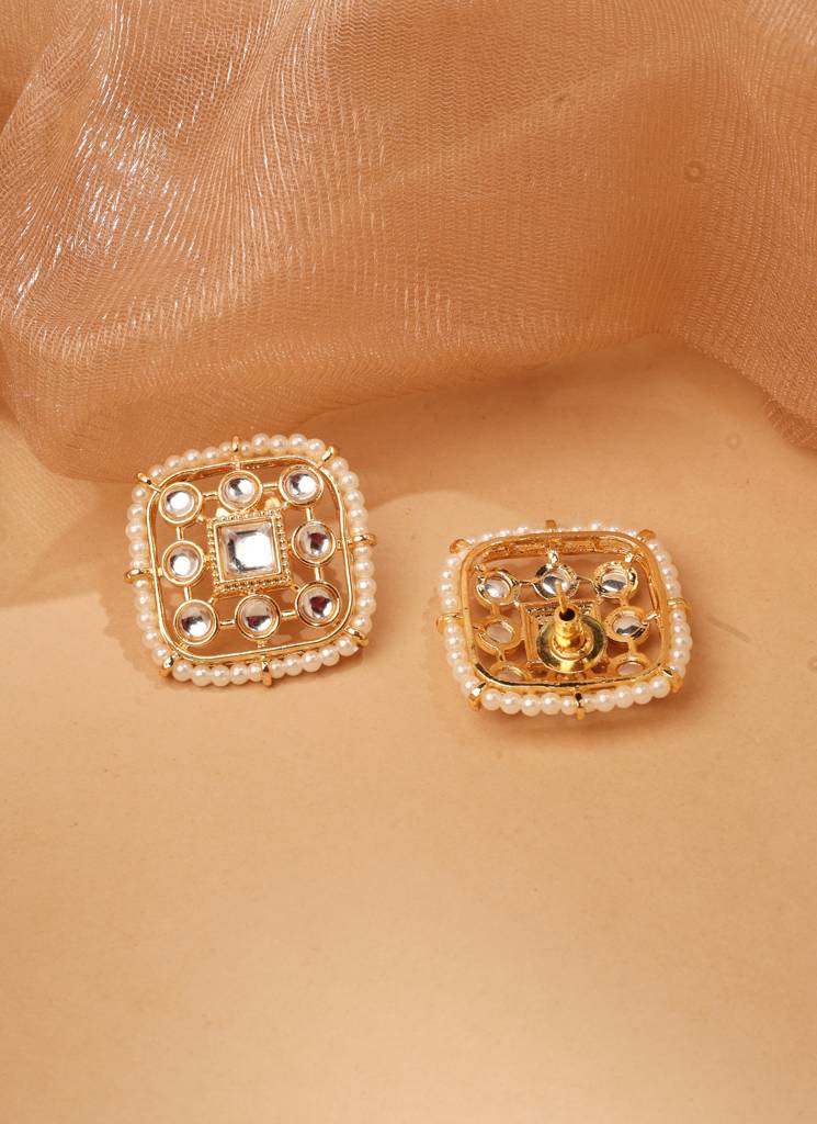 Flowing Sqaure And Pearl White Kundan Stone Gold Plated Choker Necklace With Maang Tikka For Women And Girls : 6NS131_White
