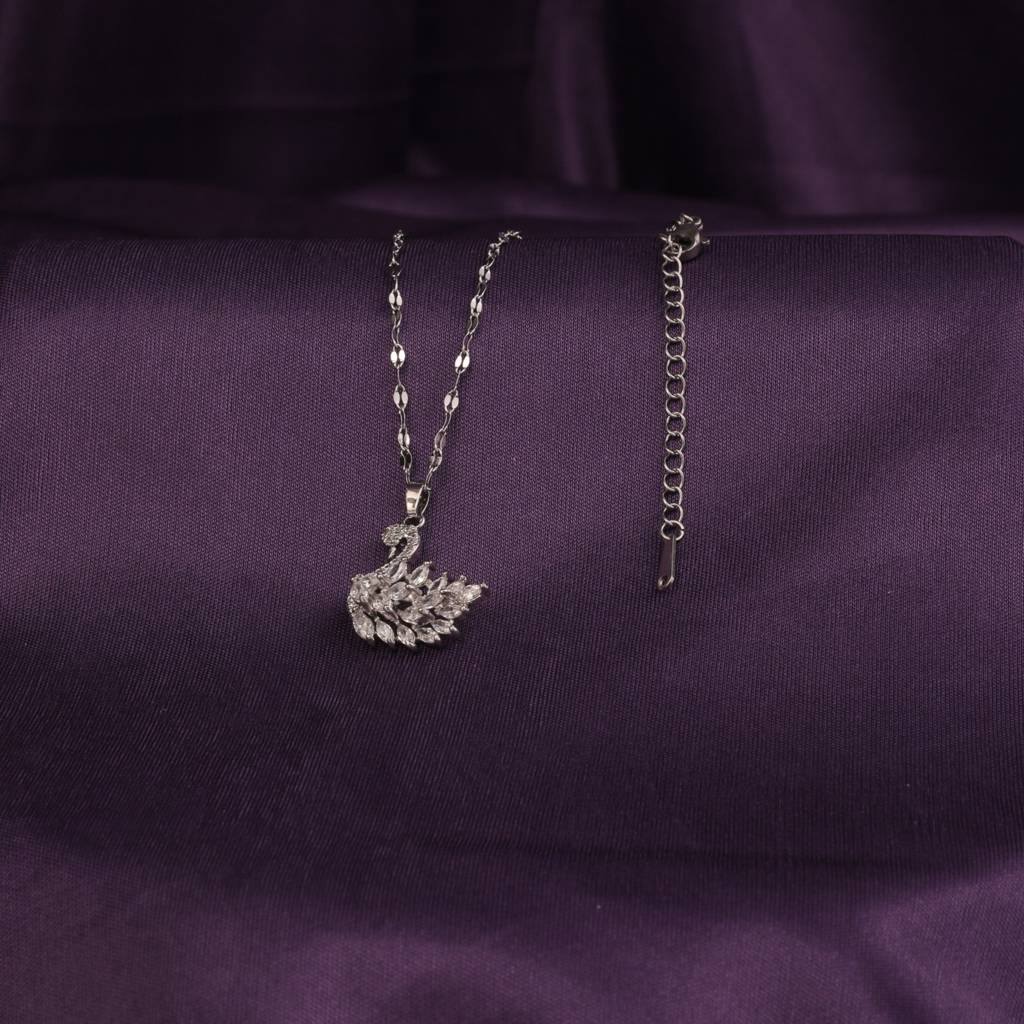 Millenia Dancing Swan Necklace - Silver : NS11592C