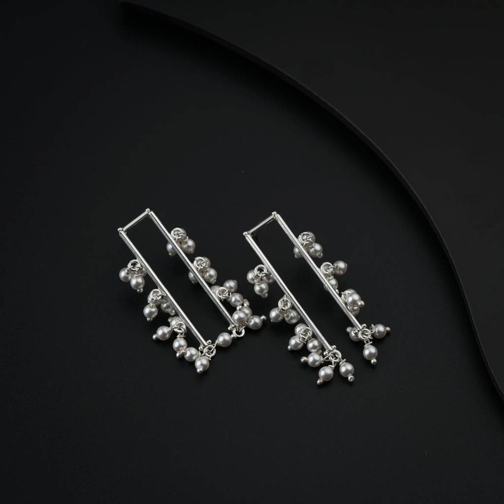 Silver Earring With Pearl Bunches : 78383511