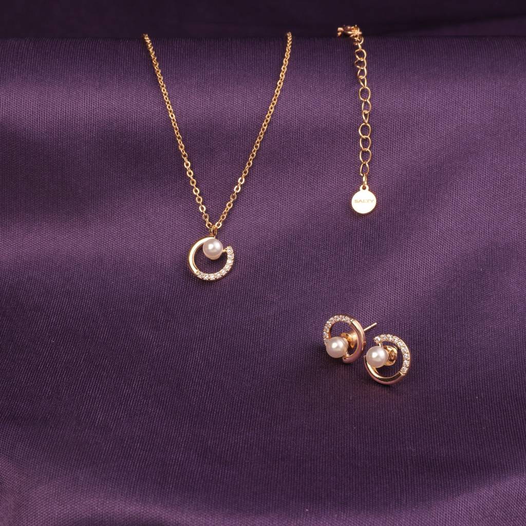 Silk Pearl Golden Necklace And Earrings Set : EN24186-G-WHT