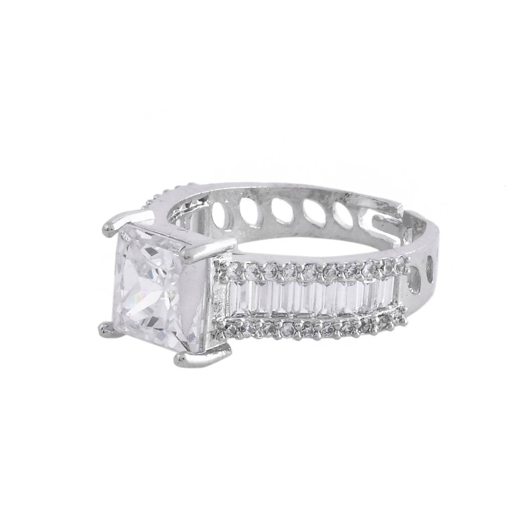 Sparkling Elegance Diamond Essence Solitaire American Diamond Ring : 8905124552324