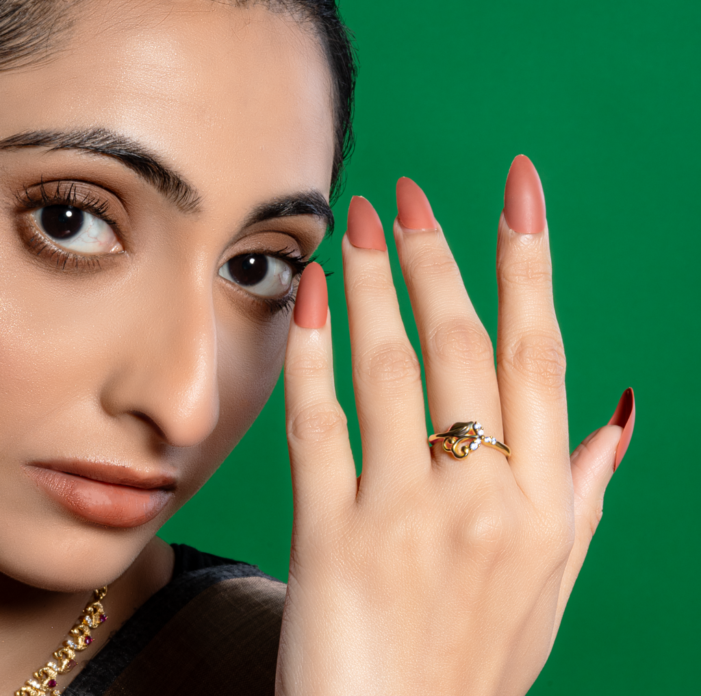 Flower-Shaped Zircon Stone Ladies Ring — For He : TRLRIMP0015
