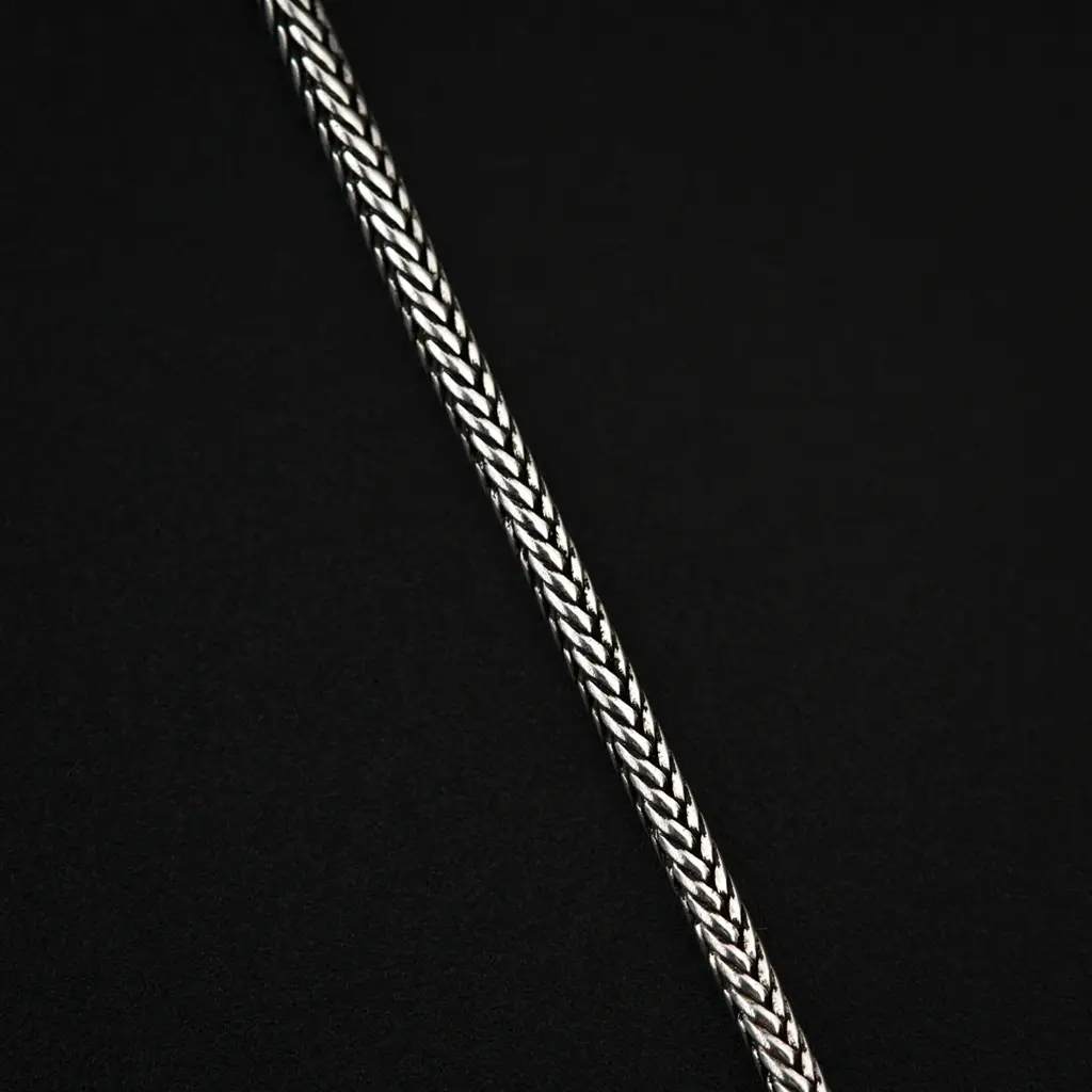 Silver Chain For Men / Women ( 22 Inches ) : 79268247