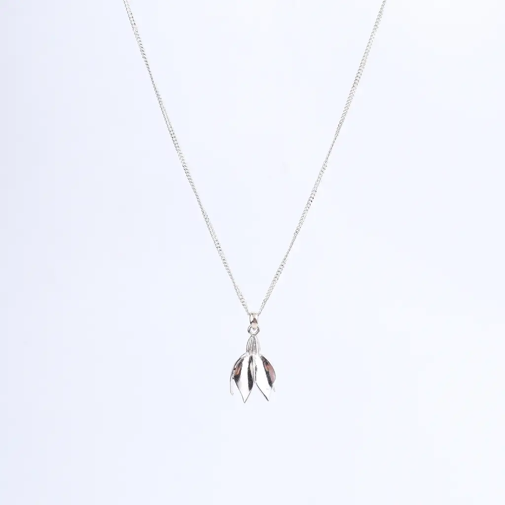 Summer Snowflake Silver Necklace : 21137047