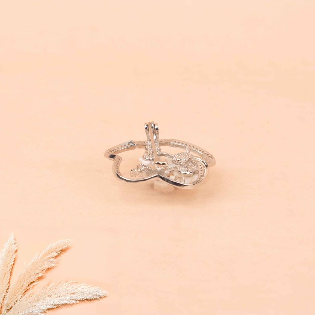 Adya Flora Pearl Brooch Cum Pendant : SRK1001