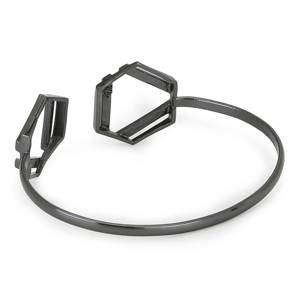 Benzene Black Rhodium Brass Earrings. : 8905124435177
