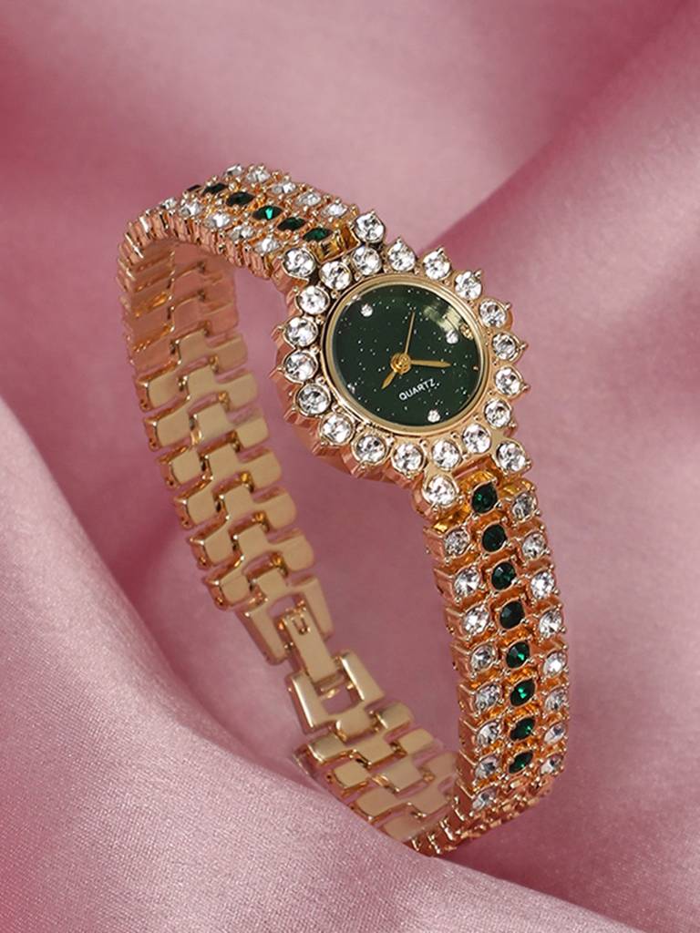 Embellished Round Watch : HSWC1158
