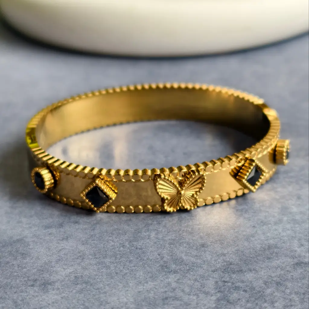 Butterfly Noir Zircon Bangle : PST107-1