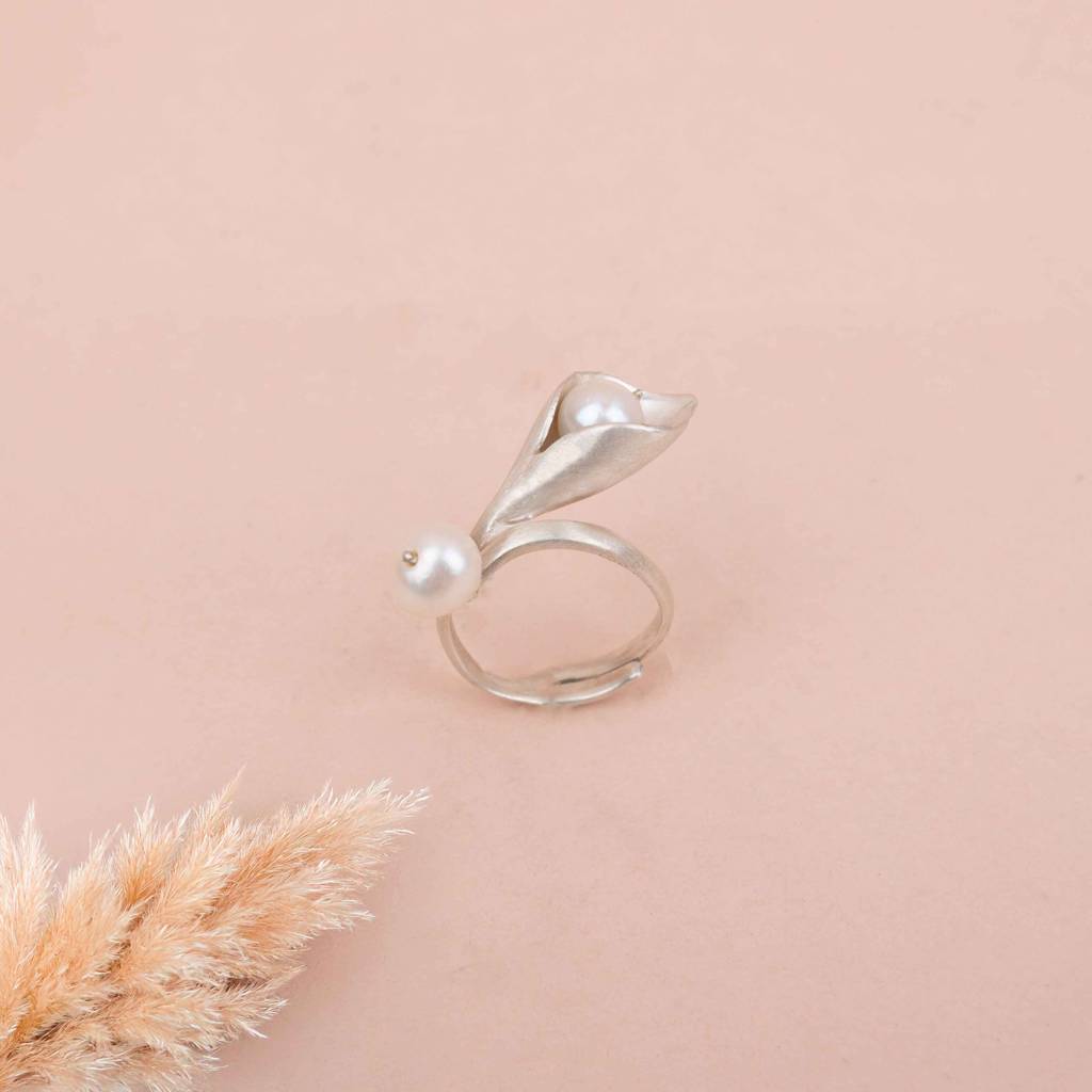 Adya Pearl Embrace Ring : SR20083