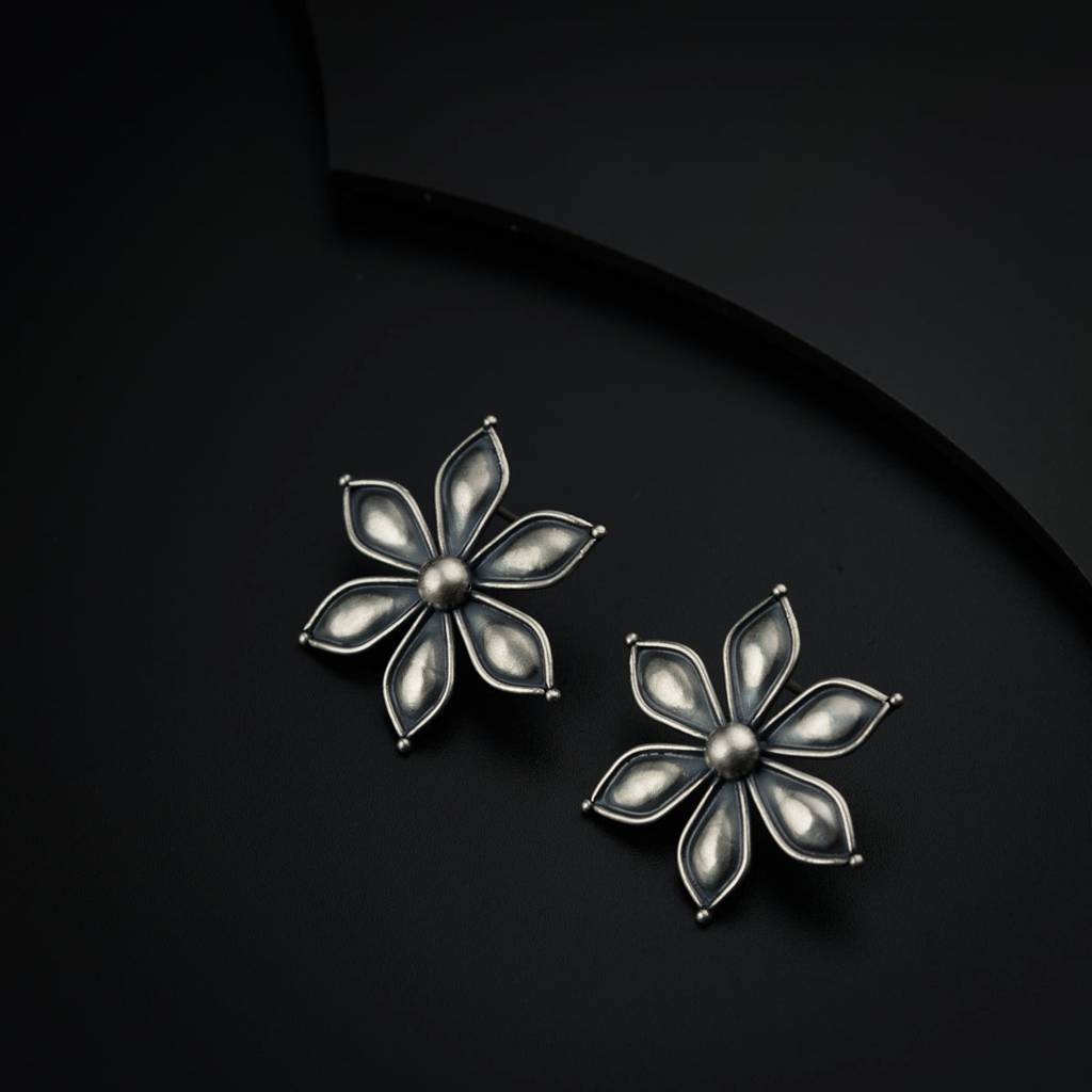 Flower Ear Studs : 31851671