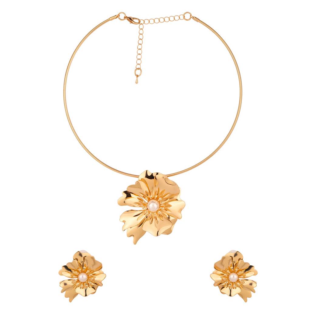 Blume Golden Floral Muse Pendant Set : 8905124563443