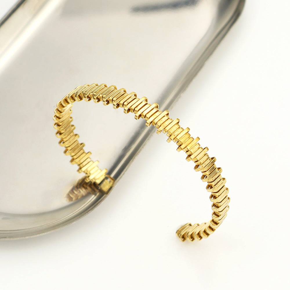 Spikey Golden Cuff Bracelet : MB1S1001-G