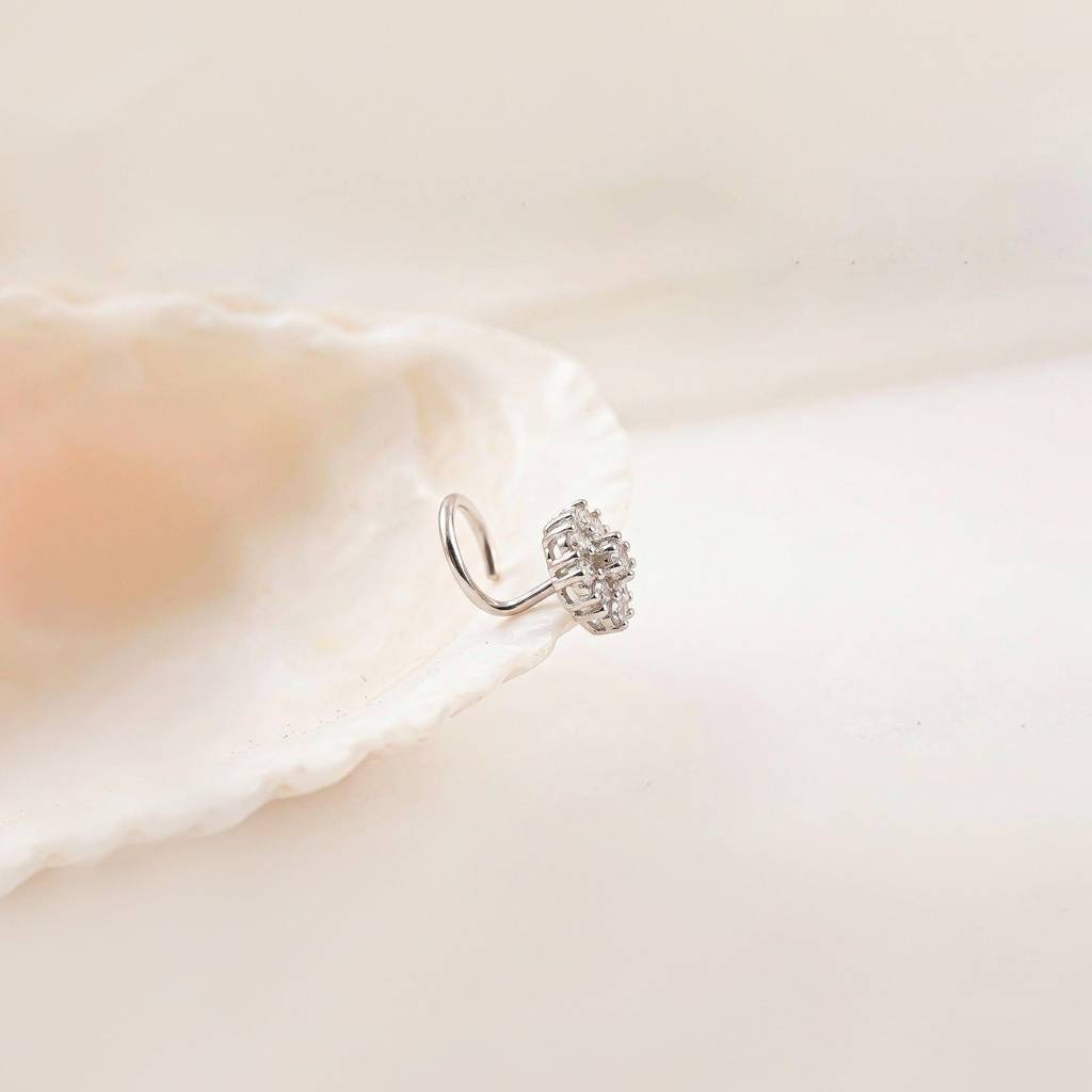 Silver Round Floral Cluster Cz Nose Pin For Women : ZLNSP-1006