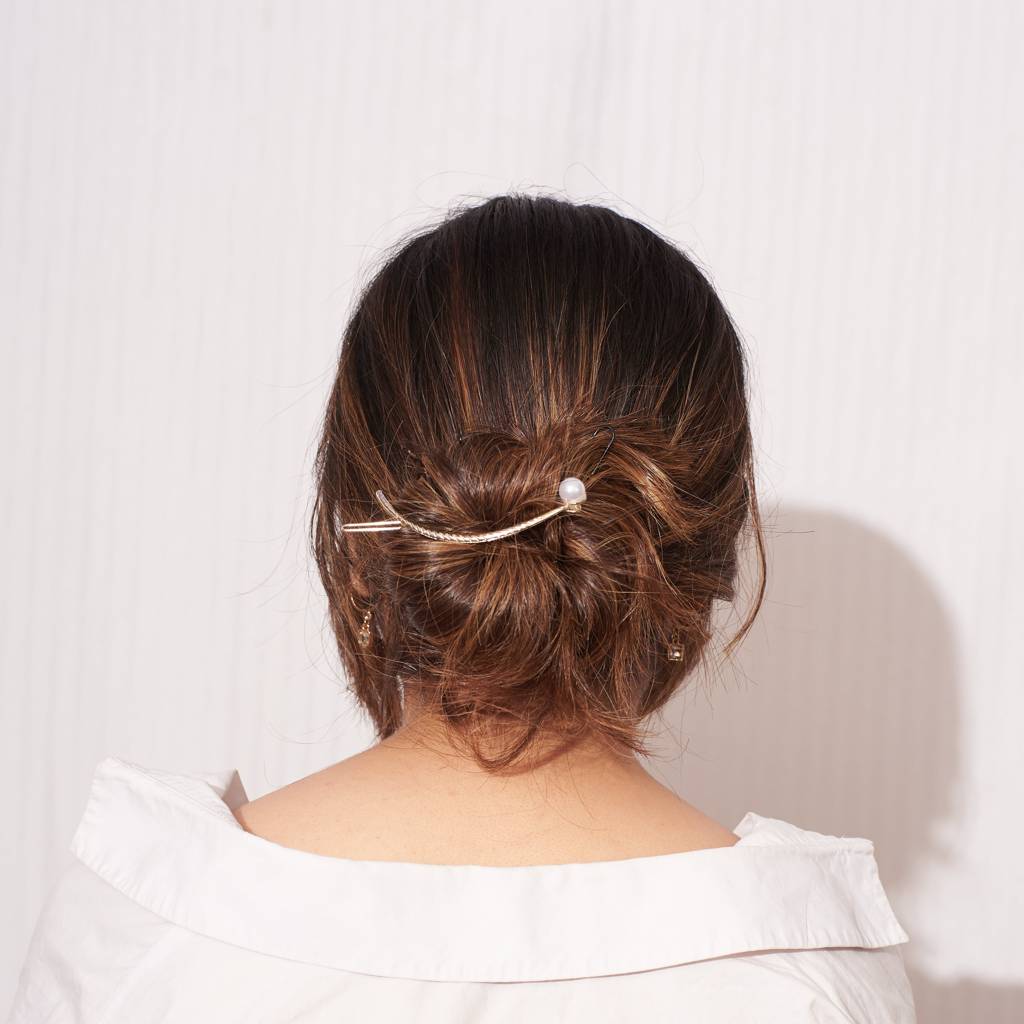 Daisy Twist Bun Pin : HX-HP-S-0056-G