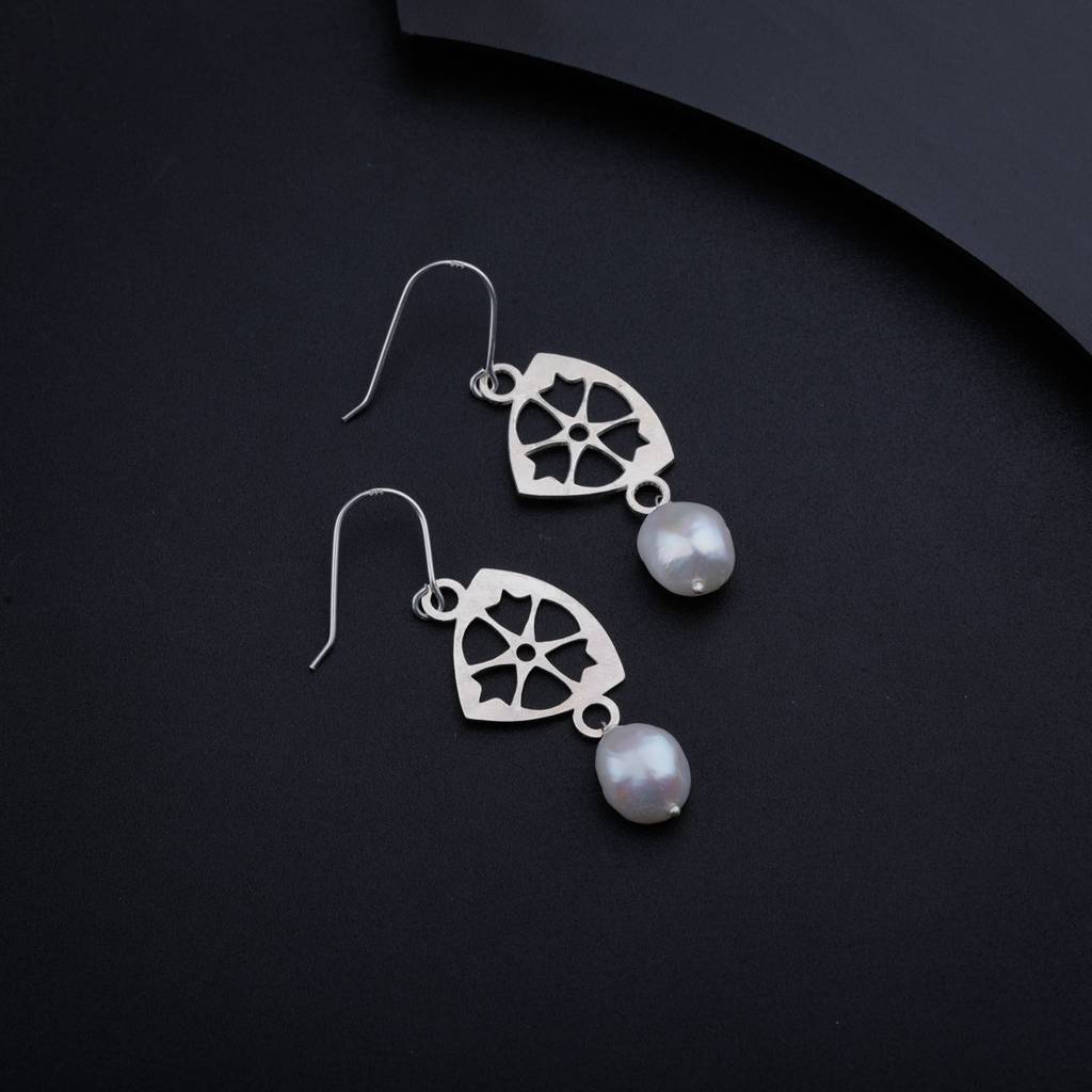 Silver Filigree Dangler Earring With Pearl : 63015575