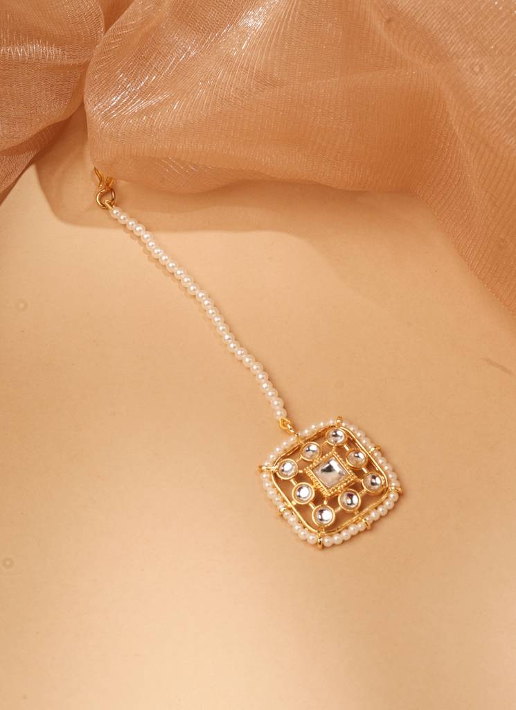 Flowing Sqaure And Pearl White Kundan Stone Gold Plated Choker Necklace With Maang Tikka For Women And Girls : 6NS131_White