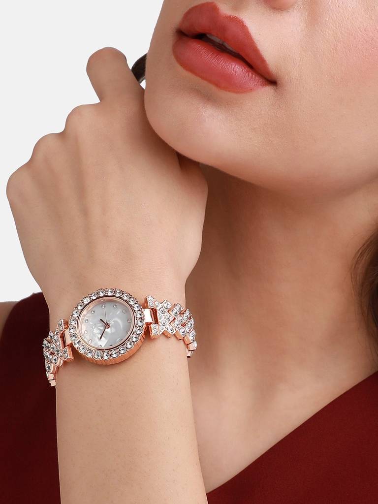 Embellished Round Watch : HSWC1159