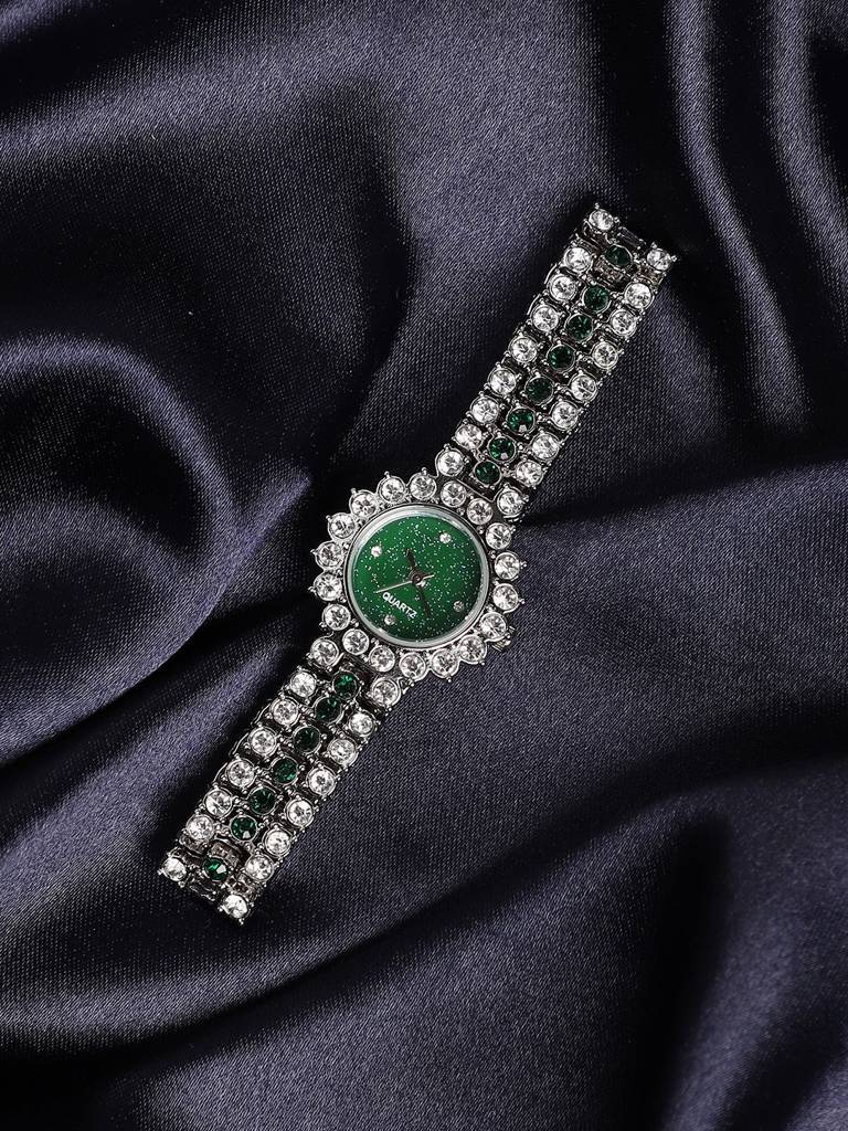 Embellished Round Watch : HSWC1119