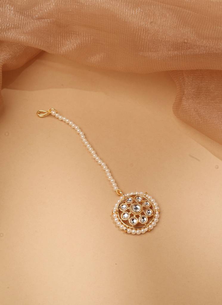 Creative Flower And Round Shape White Kundan Pearl Gold Plated Choker Necklace With Maang Tikka For Women And G : 6NS130_White