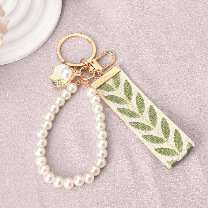 Pearl Whimsy Tassel Bag Charm : C-BG-0073-G-WH