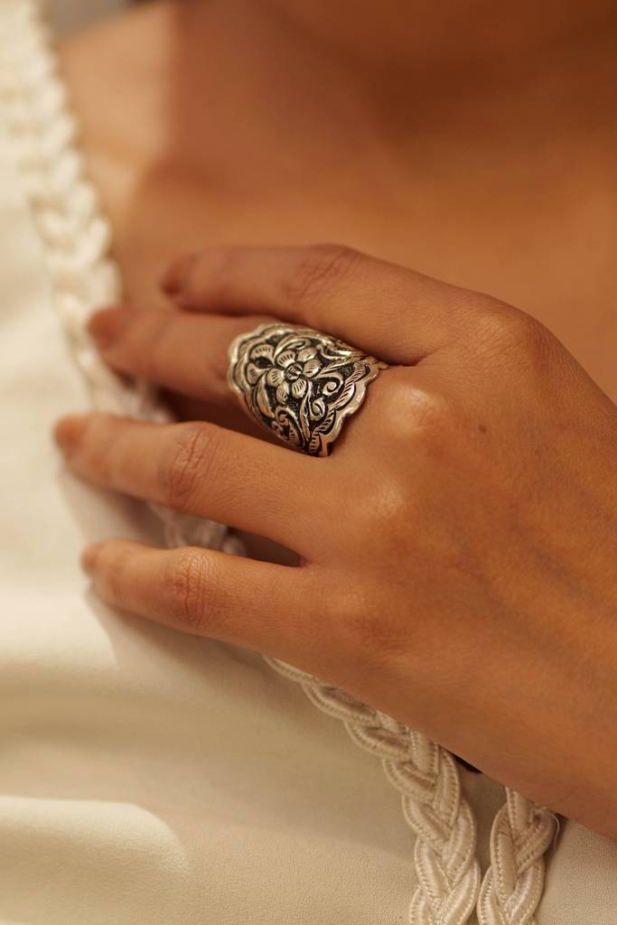 Anokhi Floral Chitai Statement Ring : KR084