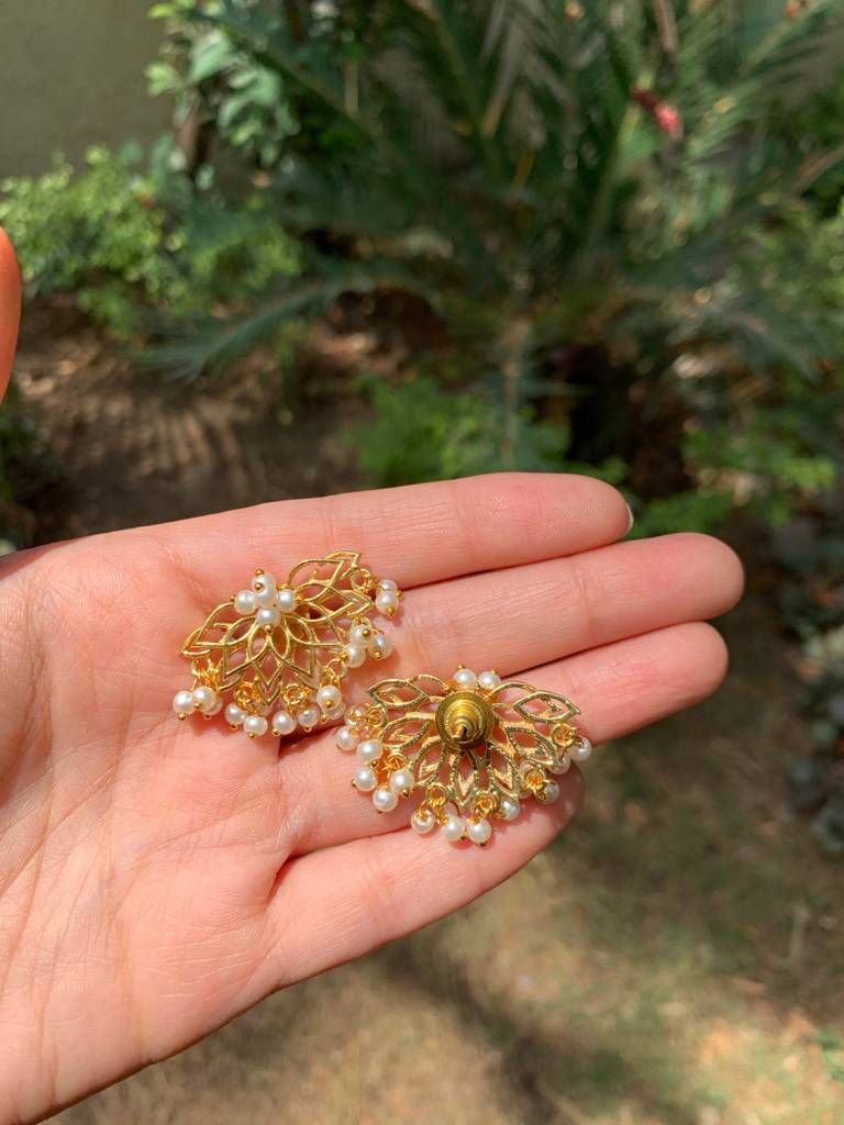 Lotus Mist Studs : WLE02