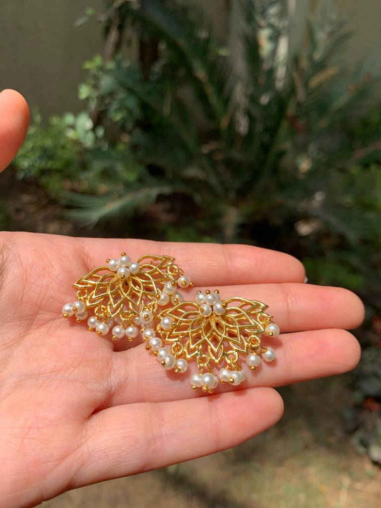 Lotus Mist Studs : WLE02