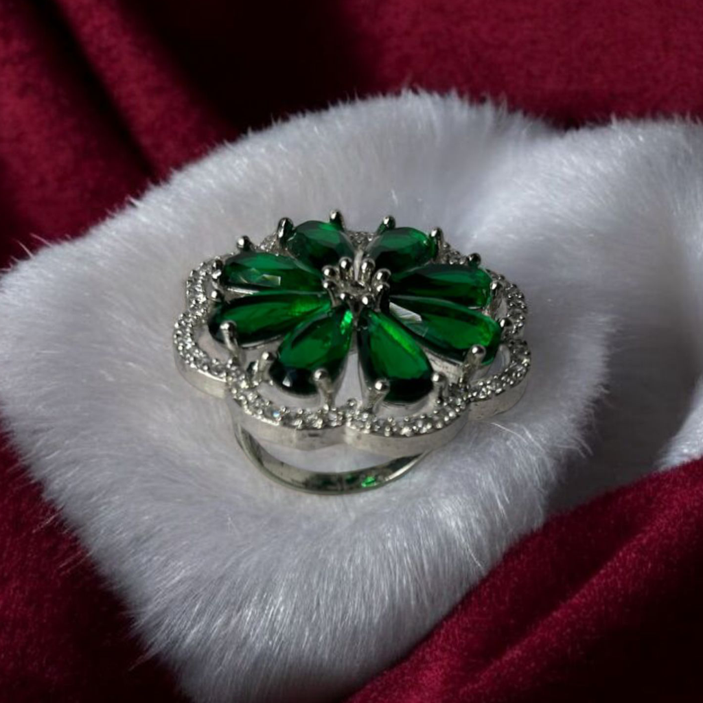 Royal Queen – Green Petal Radiance Cocktail Ring With Sparkling Green Cz Stones |Stainless Steel, Customizable : UQ-E4N1-W0TR