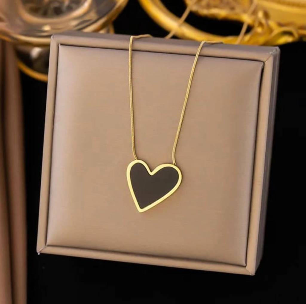 Astriajewellery Gold Heart Pendant Necklace With Black Enamel – Elegant Minimalist Jewelry For Women | Waterpro : AST-NEK-0001