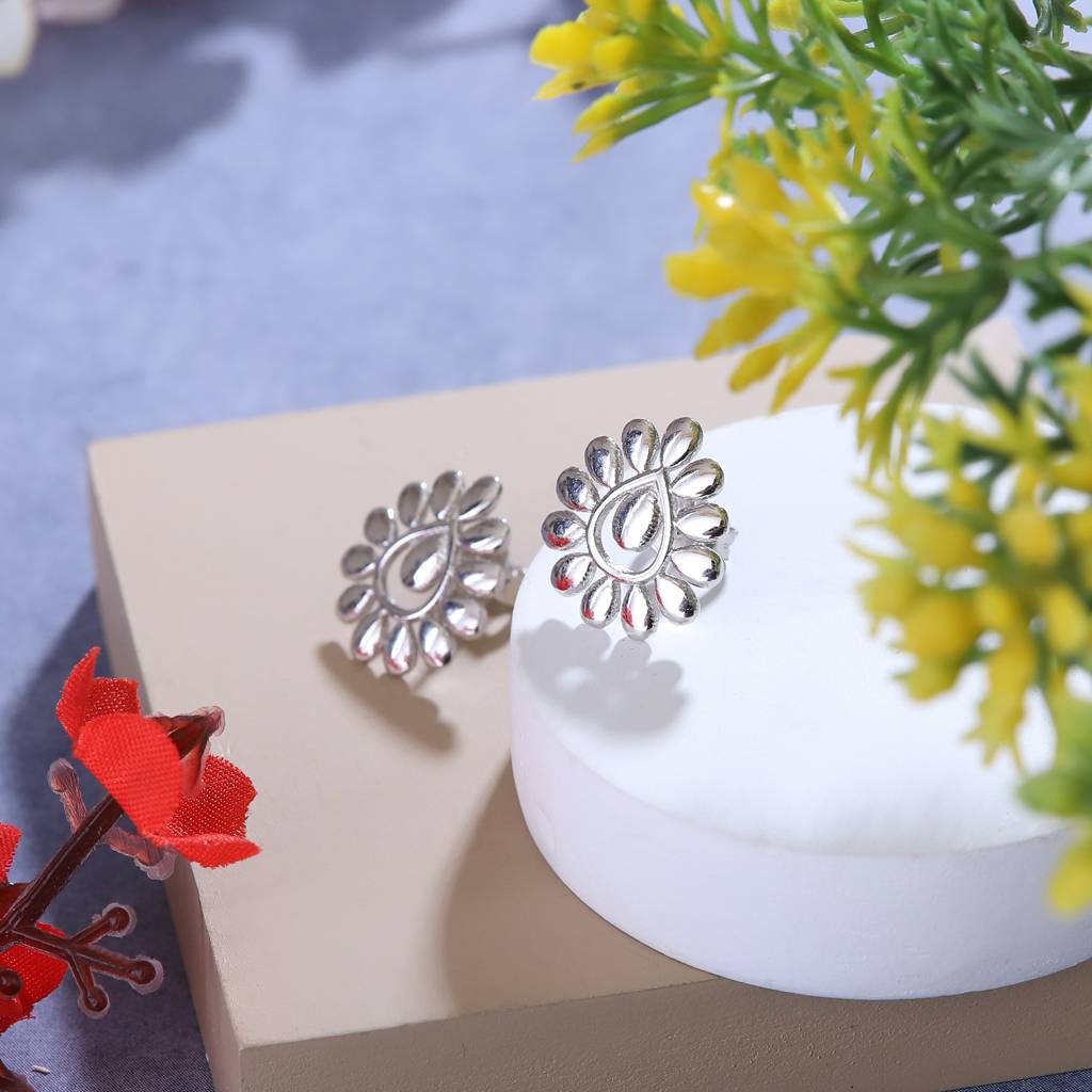 Iski Uski 925 Sterling Silver Floral Plain Silver Stud Earrings
