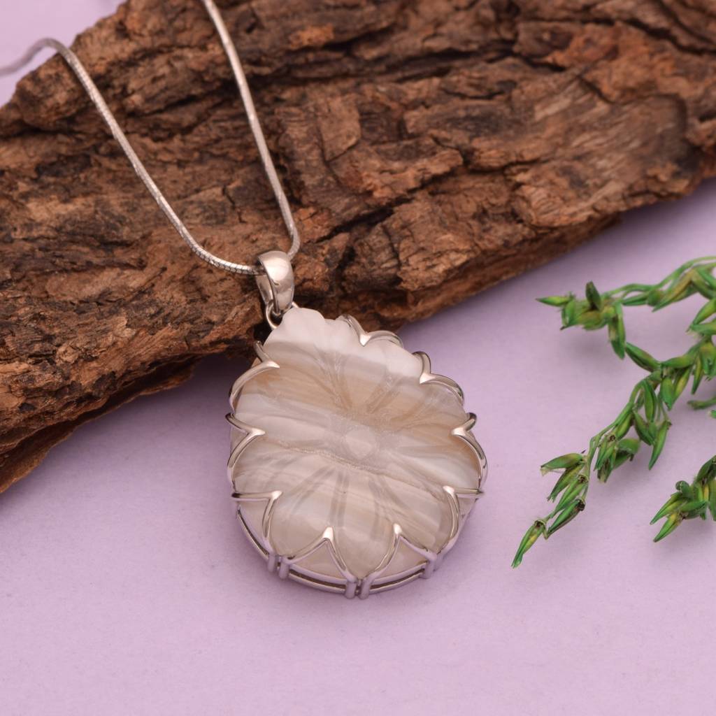 Carved Agate Floral Pendant : RJ-PND-07
