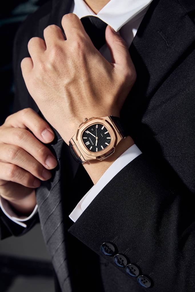 Analog Wrist Watch For Men Stylish Metal Strap With Water Resistant 3 Hand Mechanism For Men And Boys To Complim : GZ-50104-03