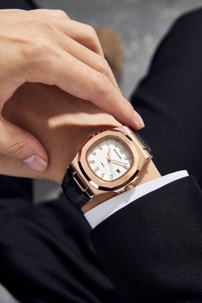 Analog Wrist Watch For Men Stylish Metal Strap With Water Resistant 3 Hand Mechanism For Men And Boys To Complim : GZ-50104-02
