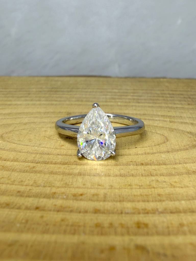 Infinite Crest 2Ct Moissanite Solitaire Ring : GJRG0003RG92543