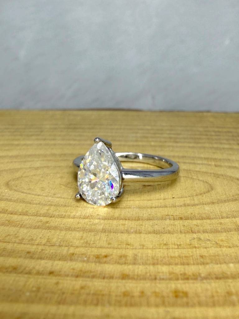 Infinite Crest 2Ct Moissanite Solitaire Ring : GJRG0003RG92543