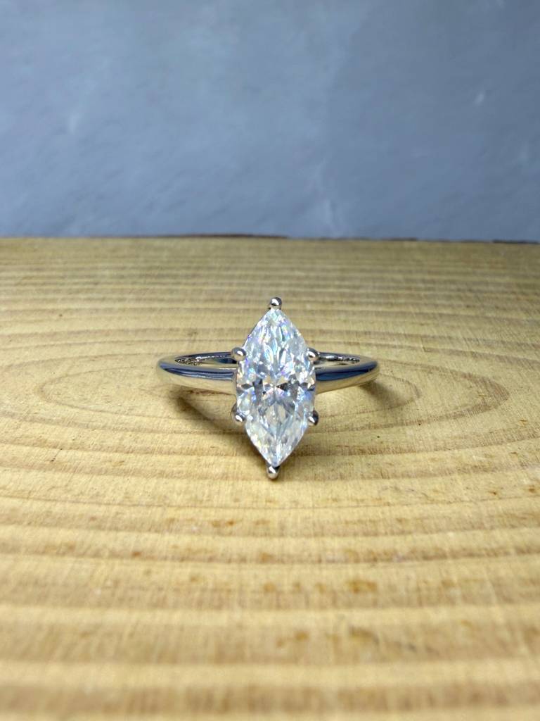 Crescent Muse 1Ct Moissanite Solitaire Ring : GJRG0006RG925210