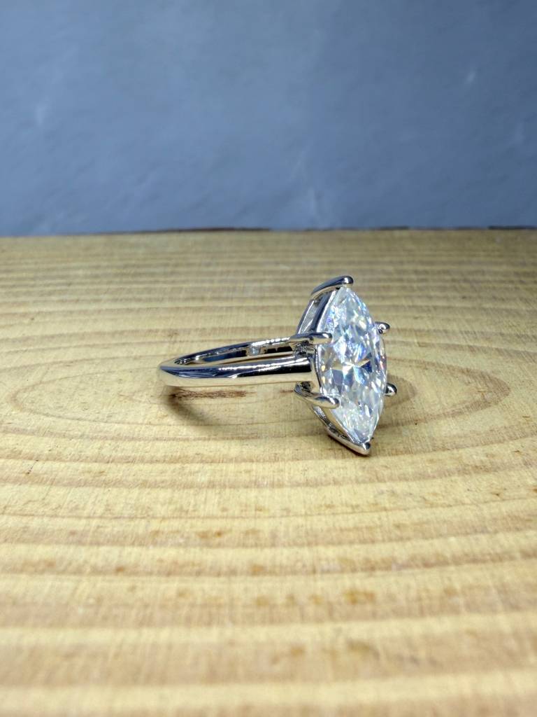Crescent Muse 1Ct Moissanite Solitaire Ring : GJRG0006RG925210