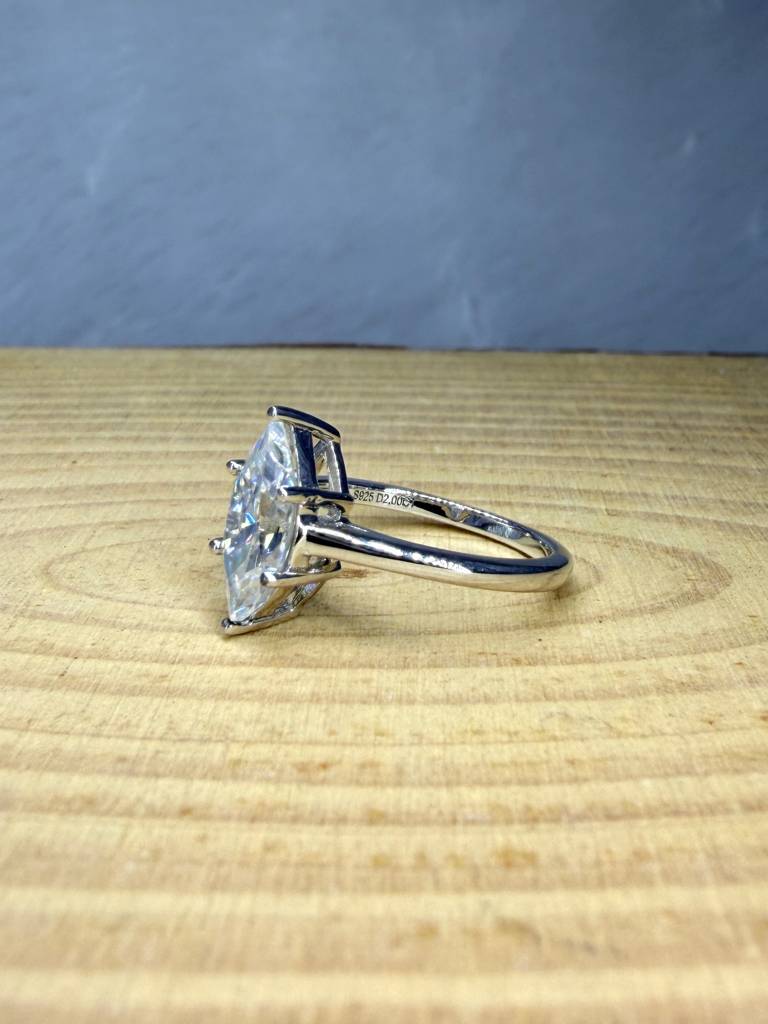 Crescent Muse 1Ct Moissanite Solitaire Ring : GJRG0006RG925210