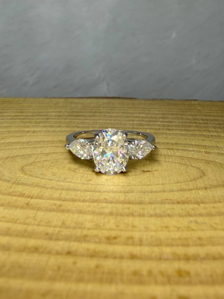 Nova Bloom 2.5Ct Moissanite Three Stone Ring : GJRG0009RG925303