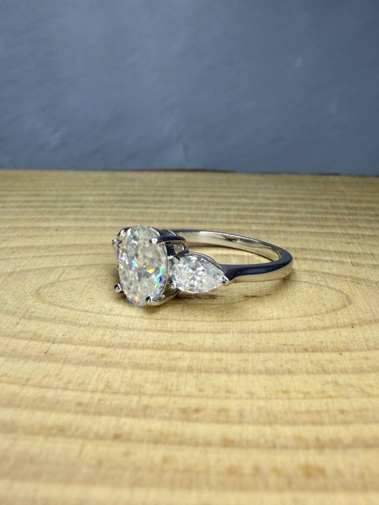 Nova Bloom 2.5Ct Moissanite Three Stone Ring : GJRG0009RG925303