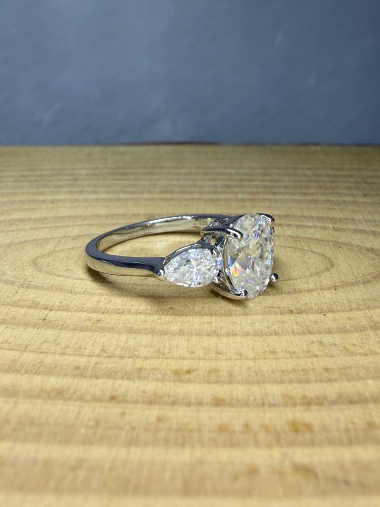 Nova Bloom 2.5Ct Moissanite Three Stone Ring : GJRG0009RG925303