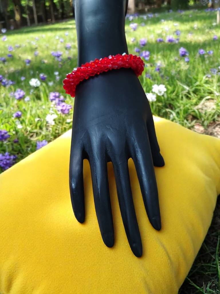 Unisex Crystal Bloom – Adjustable Crystal Bead Bracelets : CRY-RED-BLT-ONB-106