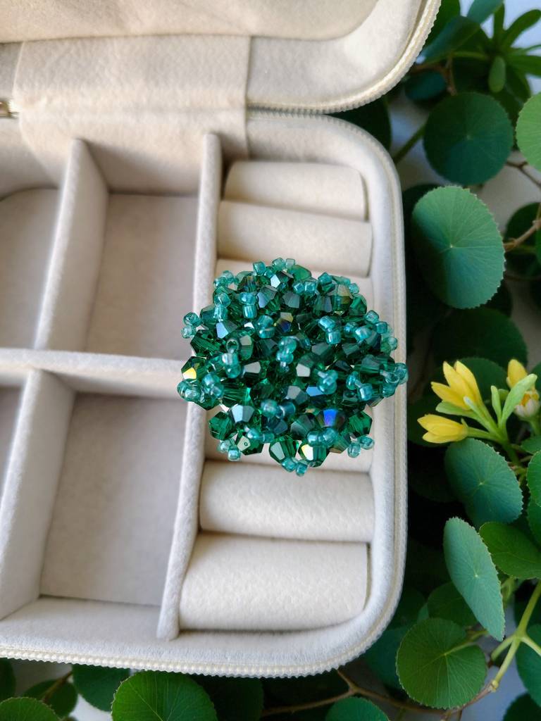Rang-E-Roshan Adjustable Ring – Handmade Crystal Statement Ring : CRY-SEG-RNG-ONR-035