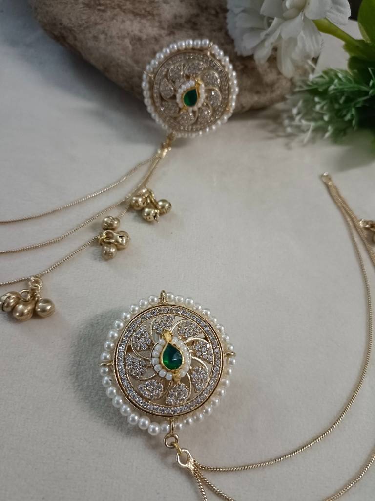 Brass-Plated Kundan Studded And Ghungroo Beaded Kashmiri Circular Ear Cuff : VS105337