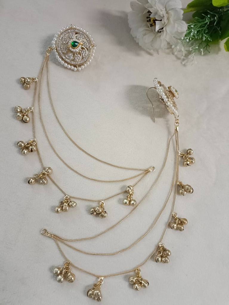 Brass-Plated Kundan Studded And Ghungroo Beaded Kashmiri Circular Ear Cuff : VS105337