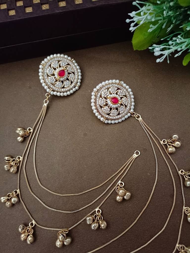 Brass-Plated Kundan Studded And Ghungroo Beaded Kashmiri Circular Ear Cuff : VS105334