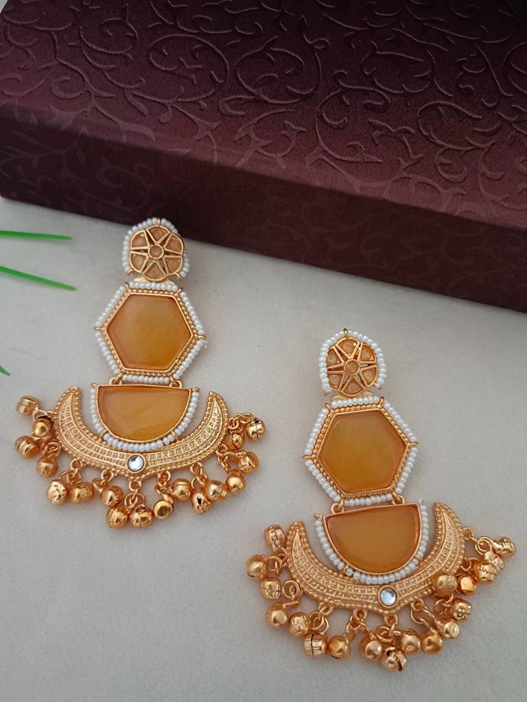 Brass-Plated Kundan Studded And Beaded Geometric Kashmiri Drop Earrings : VS105366