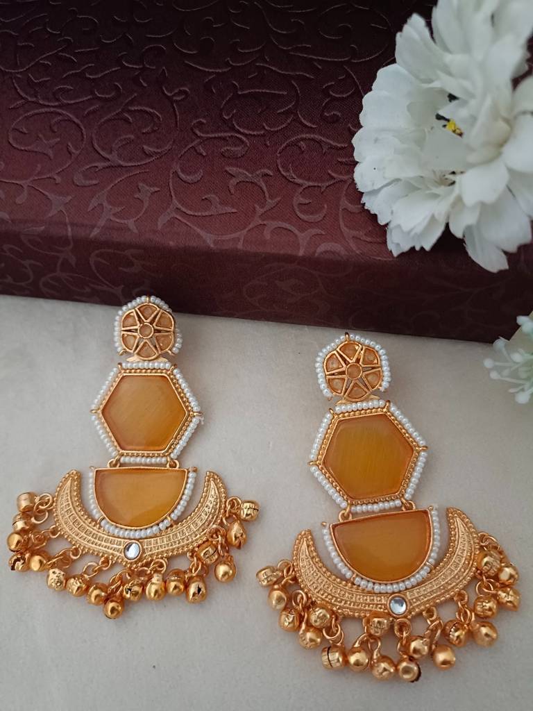 Brass-Plated Kundan Studded And Beaded Geometric Kashmiri Drop Earrings : VS105366