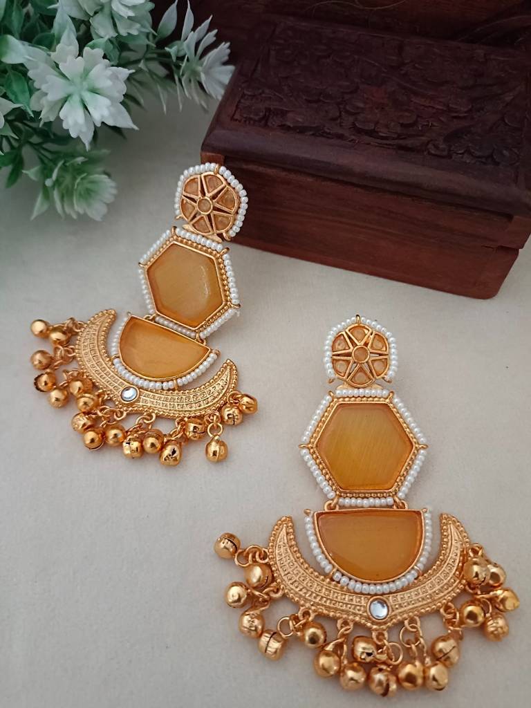 Brass-Plated Kundan Studded And Beaded Geometric Kashmiri Drop Earrings : VS105366